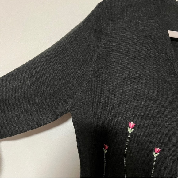 Pierre cardin grey cardigan with buttons flower embroidered size large - Picture 3 of 7